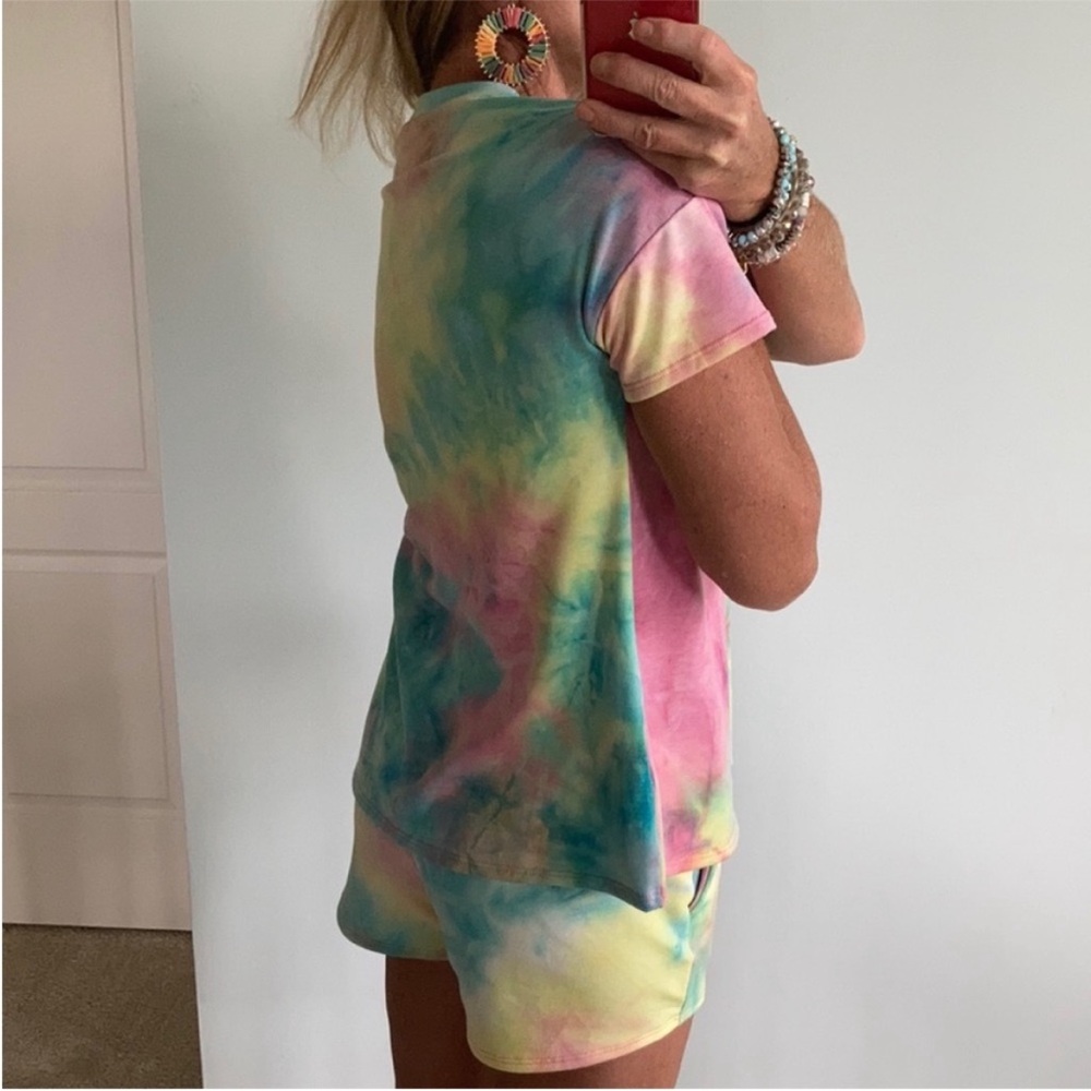 Tie Dye Top & Shorts Lounge Set - Picture 7 of 9